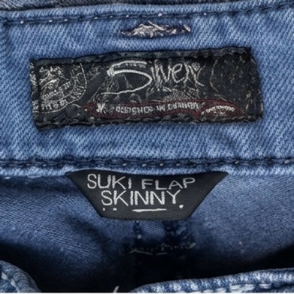 Silver Jeans Suki Flap Skinny | Rhinestone Embellishment | W28 L31 Curvy - Picture 7 of 7
